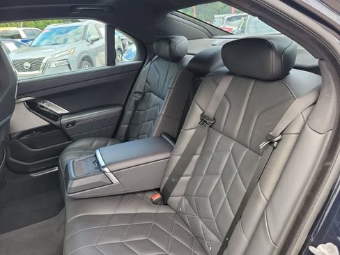 Used 2025 BMW 740i RWD image 10
