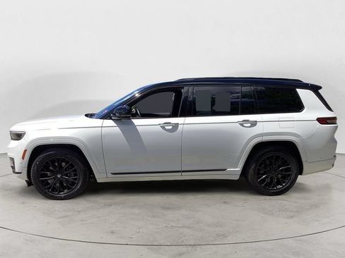 Used 2023 Jeep Grand Cherokee L Summit w/ Luxury Tech Group V AWD/4WD image 2