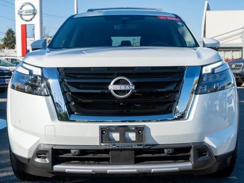 Certified 2025 Nissan Pathfinder SL image 3