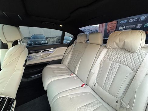 Used 2020 BMW 750i xDrive w/ Executive Package AWD/4WD image 33
