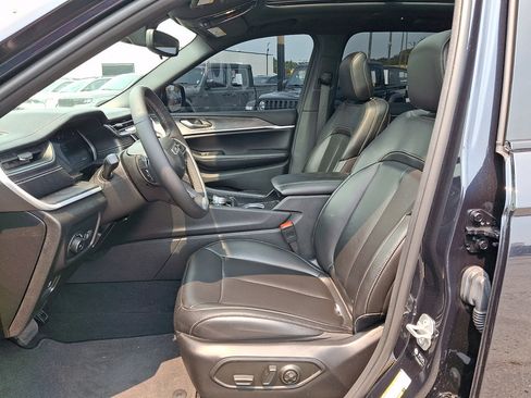 Used 2024 Jeep Grand Cherokee Limited w/ Black Appearance Package AWD/4WD image 24