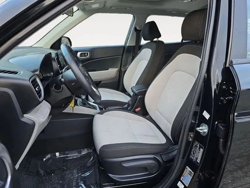 Used 2023 Hyundai Venue SEL image 9