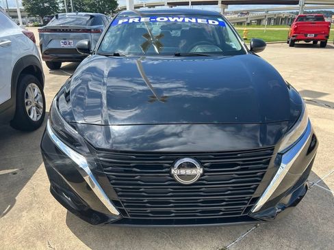 Used 2025 Nissan Altima 2.5 SV FWD image 14