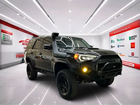 Used 2020 Toyota 4Runner TRD Off-Road Premium w/ Moonroof Package AWD/4WD image 2