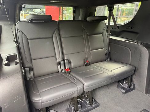Used 2025 GMC Yukon XL Denali RWD image 44