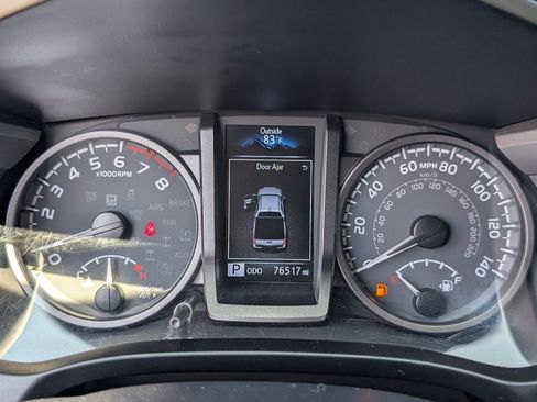 Used 2022 Toyota Tacoma TRD Sport w/ TRD Premium Sport Package AWD/4WD image 19