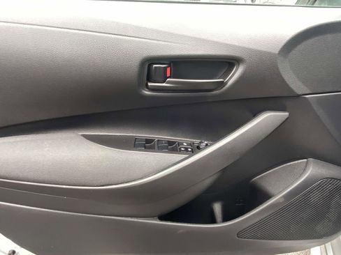 Used 2025 Toyota Corolla LE image 29