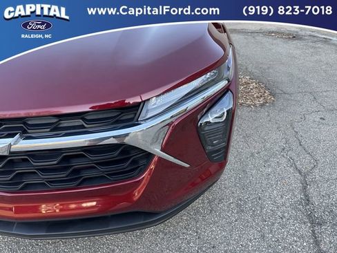 Used 2025 Chevrolet Trax LS image 11