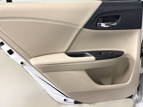 Certified 2017 Honda Accord Touring image 30