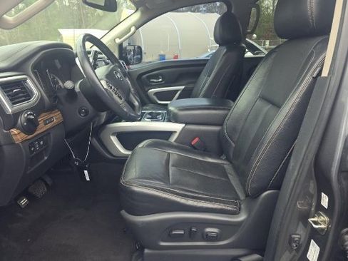 Used 2017 Nissan Titan SL image 4