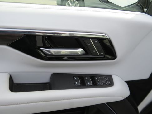 Used 2025 Chevrolet Tahoe Premier image 19