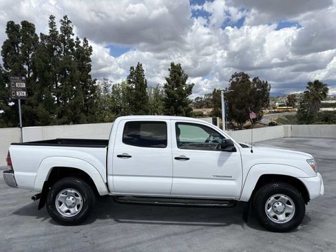 Used 2015 Toyota Tacoma PreRunner w/ SR5 Package image 44