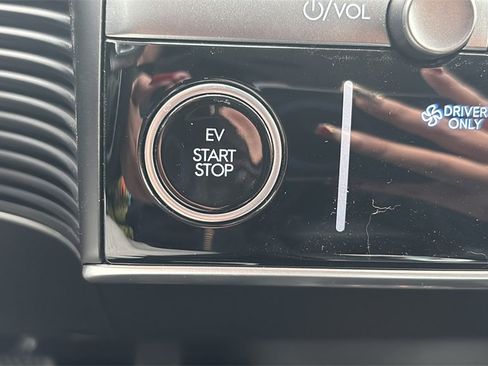 Certified 2025 Hyundai Ioniq 5 SE image 22
