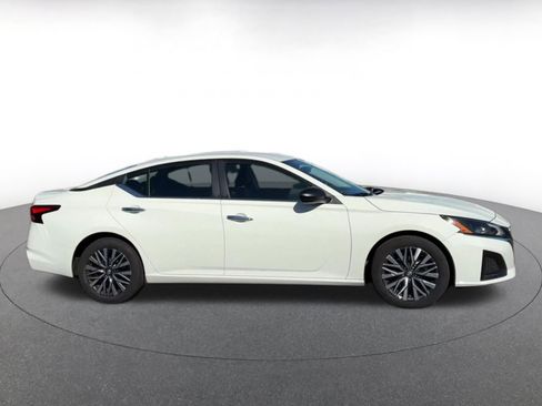 Used 2025 Nissan Altima 2.5 SV image 16