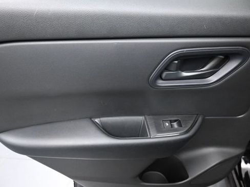 Used 2024 Nissan Rogue S AWD/4WD image 14