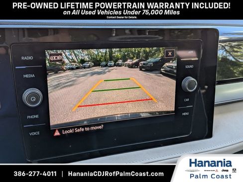 Used 2025 Volkswagen Taos SE FWD image 19