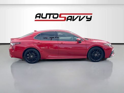 Used 2022 Toyota Camry XSE FWD image 8