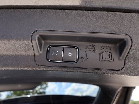 Used 2020 Ford Explorer XLT w/ Equipment Group 202A RWD image 32