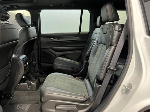 New 2025 Jeep Grand Cherokee L Altitude image 12