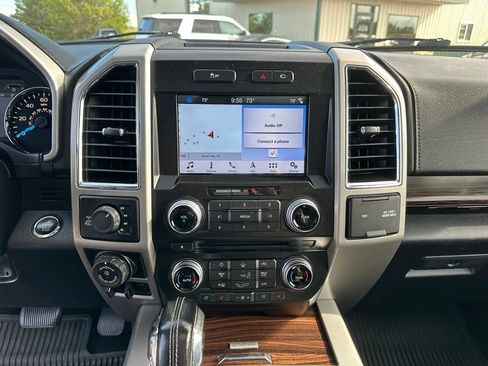 Used 2017 Ford F150 Lariat w/ Equipment Group 502A Luxury AWD/4WD image 17