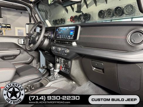Used 2026 Jeep Wrangler Unlimited Rubicon AWD/4WD image 18