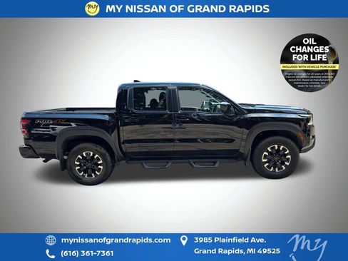 Used 2023 Nissan Frontier PRO-4X w/ Pro Convenience Package AWD/4WD image 9