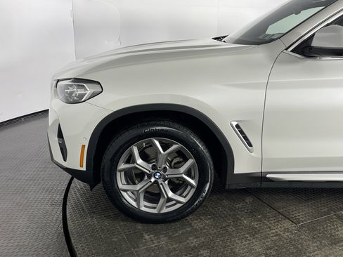 Certified 2025 BMW X4 xDrive30i image 4