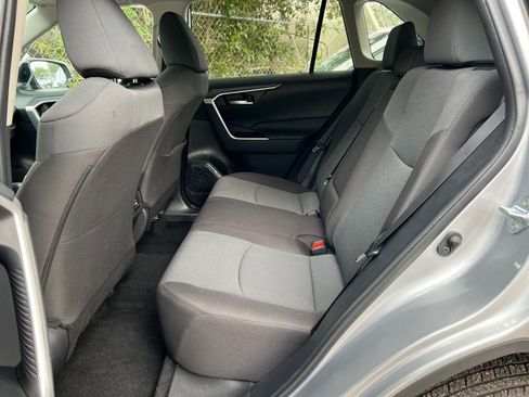 Used 2025 Toyota RAV4 XLE image 33