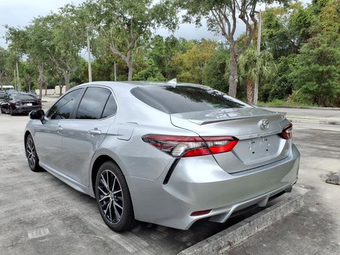 Used 2021 Toyota Camry SE image 4