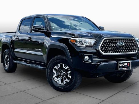 Used 2018 Toyota Tacoma TRD Off-Road w/ Technology Package AWD/4WD image 3