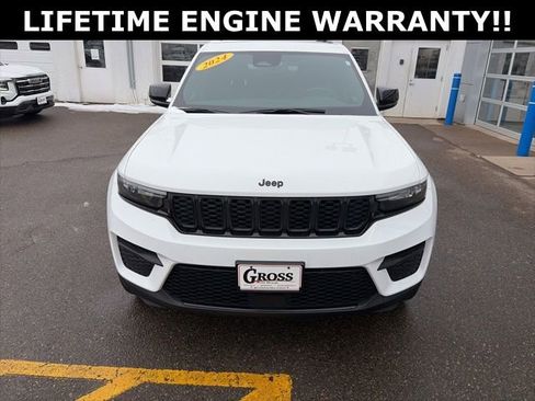 Used 2024 Jeep Grand Cherokee Altitude image 3