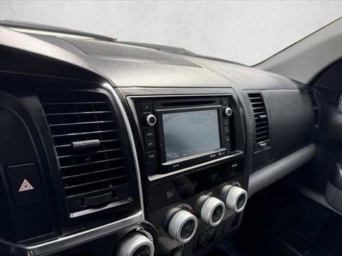 Used 2019 Toyota Sequoia SR5 AWD/4WD image 15