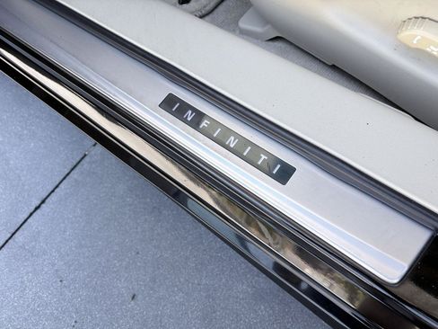 Used 2011 INFINITI M37 w/ Premium Pkg RWD image 24