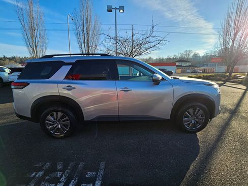 Certified 2024 Nissan Pathfinder SV w/ SV Premium Package image 4