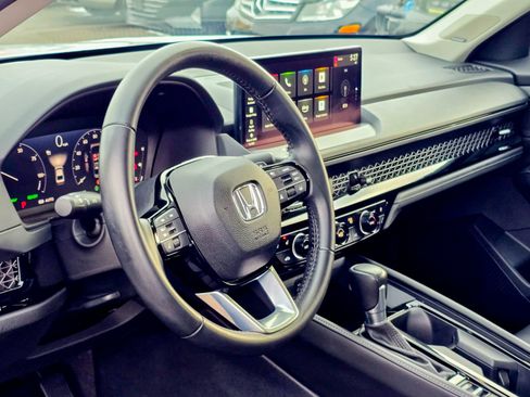 Used 2023 Honda Accord Touring image 7