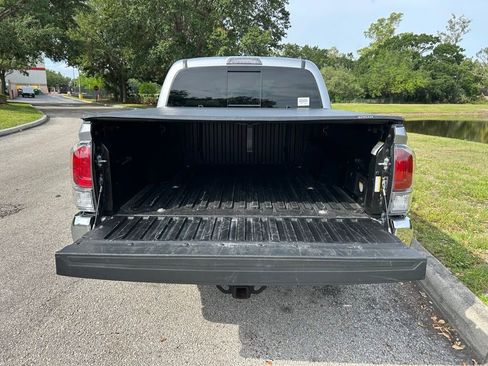 Certified 2021 Toyota Tacoma TRD Off-Road AWD/4WD image 11