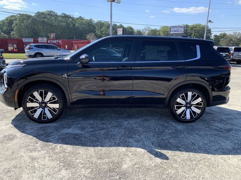 New 2025 Mitsubishi Outlander SE image 6