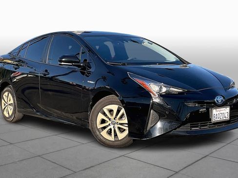 Used 2017 Toyota Prius Two image 3