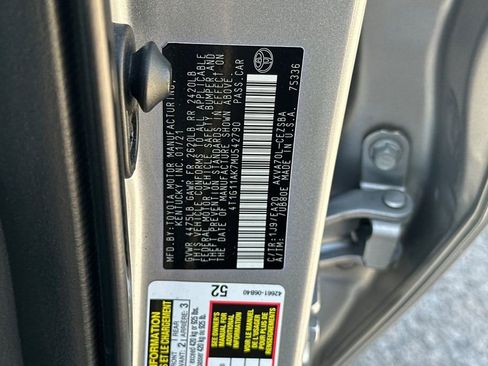 Used 2021 Toyota Camry SE FWD image 31
