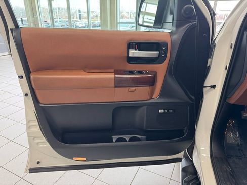 Used 2016 Toyota Sequoia Platinum image 9