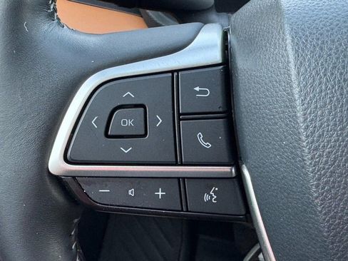 Used 2023 Toyota Highlander Platinum image 21
