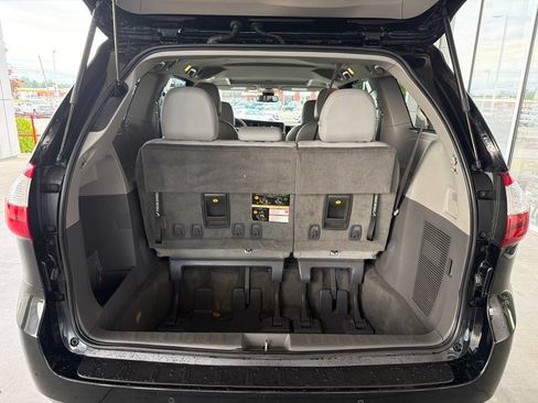 Used 2019 Toyota Sienna XLE w/ XLE Navigation Package AWD/4WD image 13