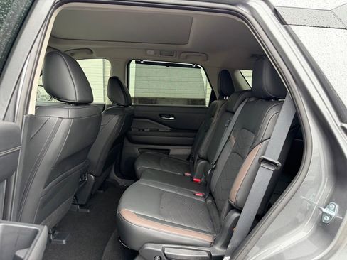 Used 2025 Nissan Pathfinder Platinum w/ Cargo Package FWD image 15