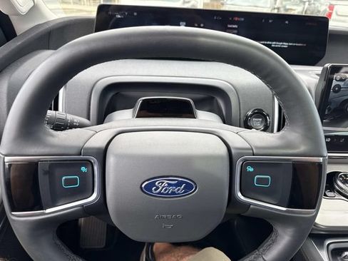 Used 2025 Ford Expedition Active AWD/4WD image 29