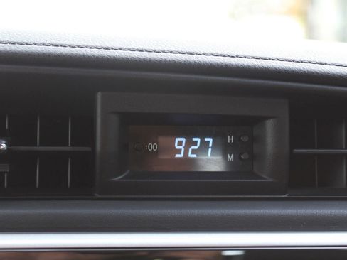 Used 2018 Toyota Corolla XLE w/ Carpet Mat Package (TMS) image 21