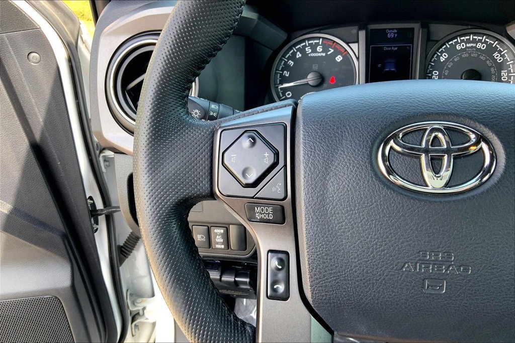 Used 2020 Toyota Tacoma TRD Sport w/ Exterior Package AWD/4WD image 16