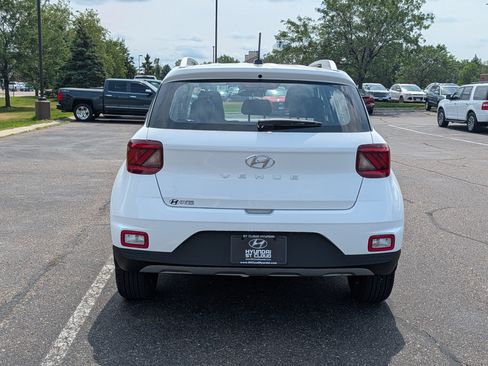 Used 2026 Hyundai Venue SEL FWD image 4