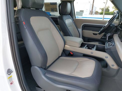 Used 2024 Land Rover Defender 90 X-Dynamic SE image 10