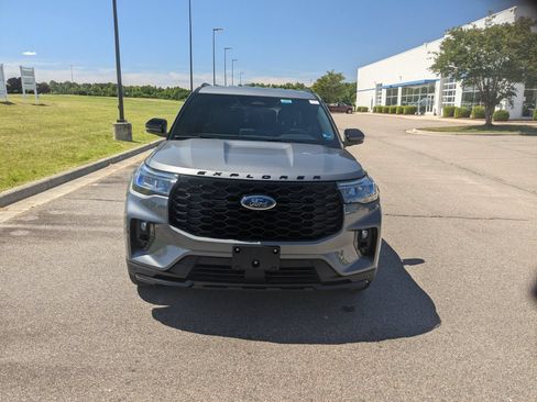 Used 2025 Ford Explorer ST-Line w/ ST-Line Street Pack AWD/4WD image 8