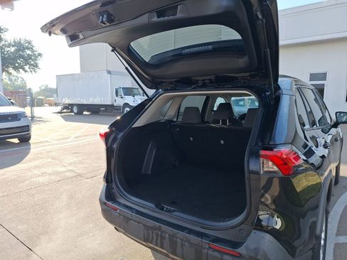 Used 2021 Toyota RAV4 XLE image 36